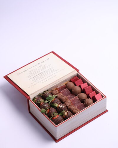 Coffret bouquin fraises enrobées de chocolat et chocolats,